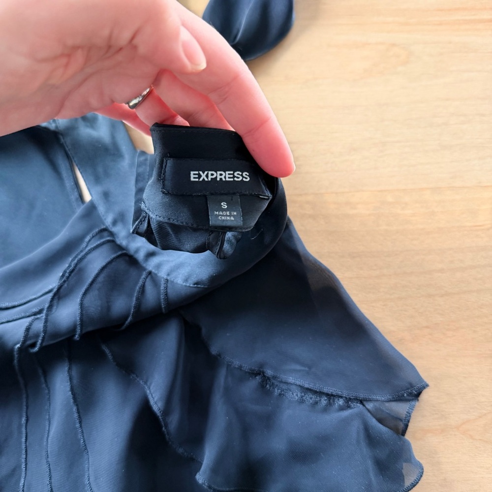 Express Black Ruffled Top - Picture 4 of 4